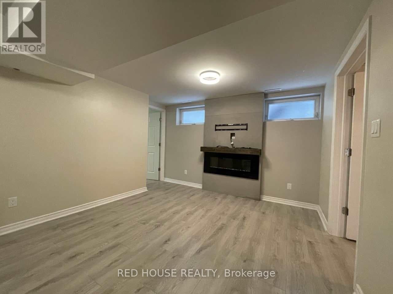 Single Family at Lower- 69 Simpson Road, Newmarket (Central Newmarket), Ontario - Photo 4 - RE/MAX Garden City Realty