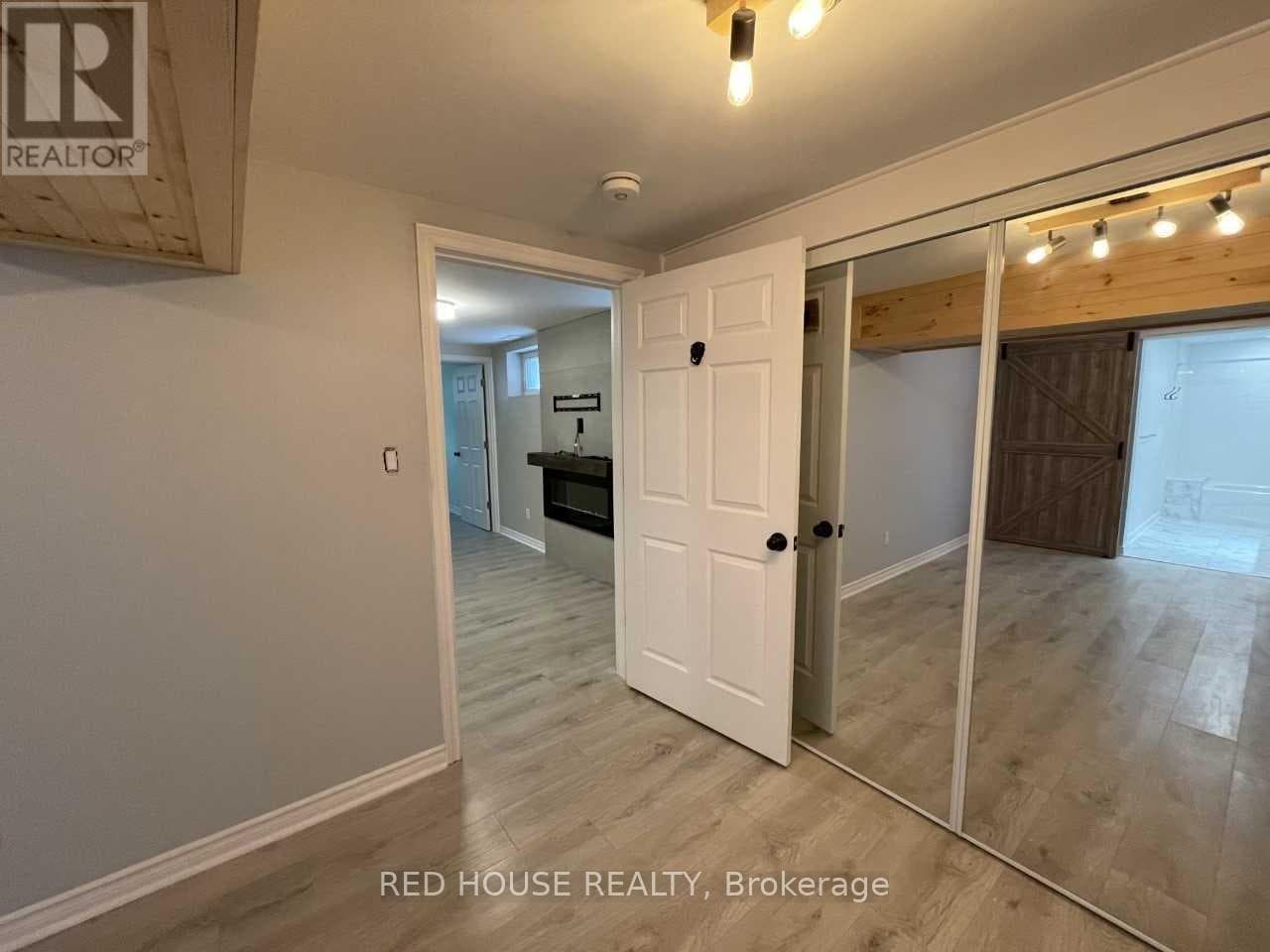 Single Family at Lower- 69 Simpson Road, Newmarket (Central Newmarket), Ontario - Photo 7 - RE/MAX Garden City Realty