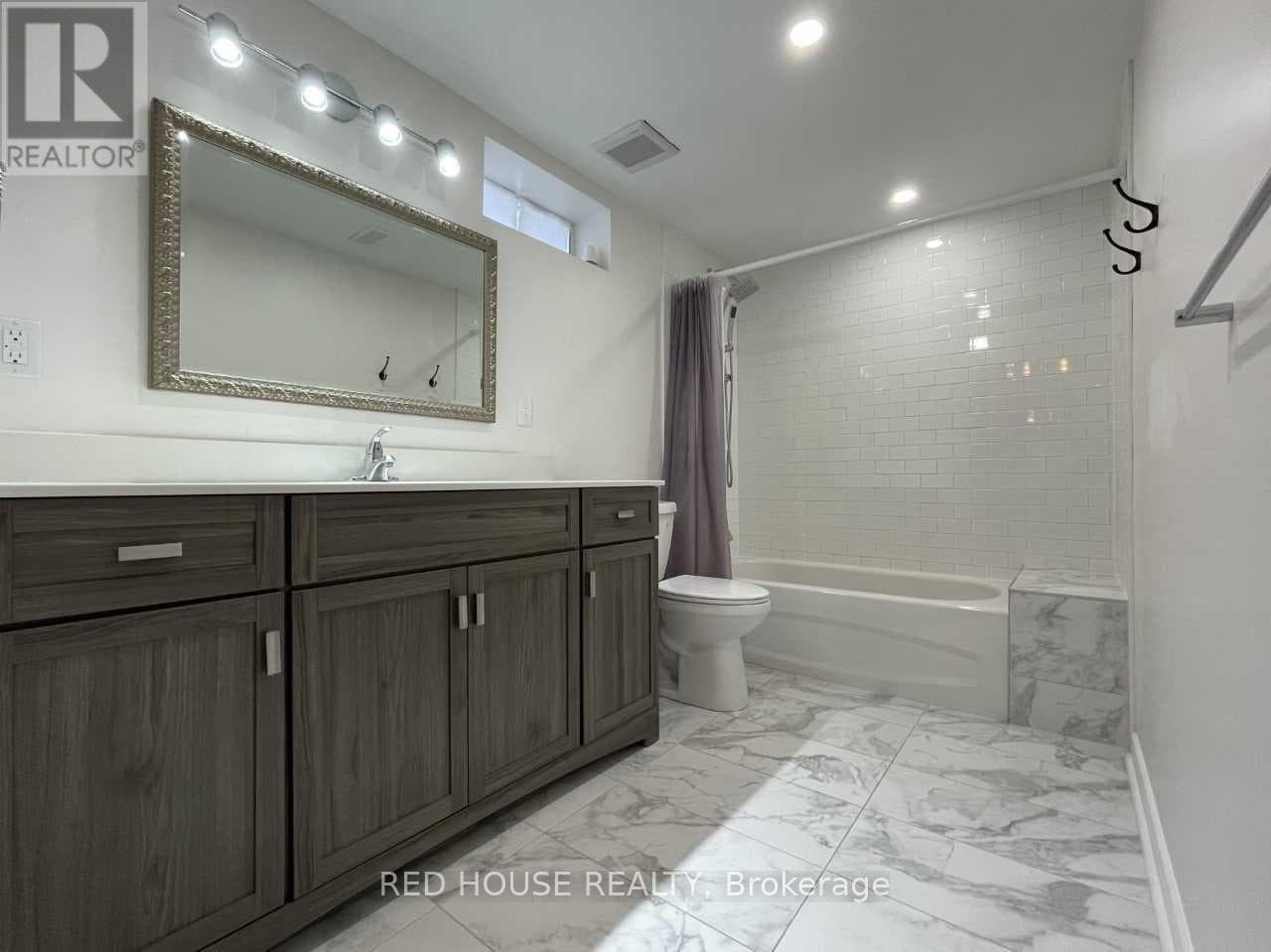 Single Family at Lower- 69 Simpson Road, Newmarket (Central Newmarket), Ontario - Photo 8 - RE/MAX Garden City Realty