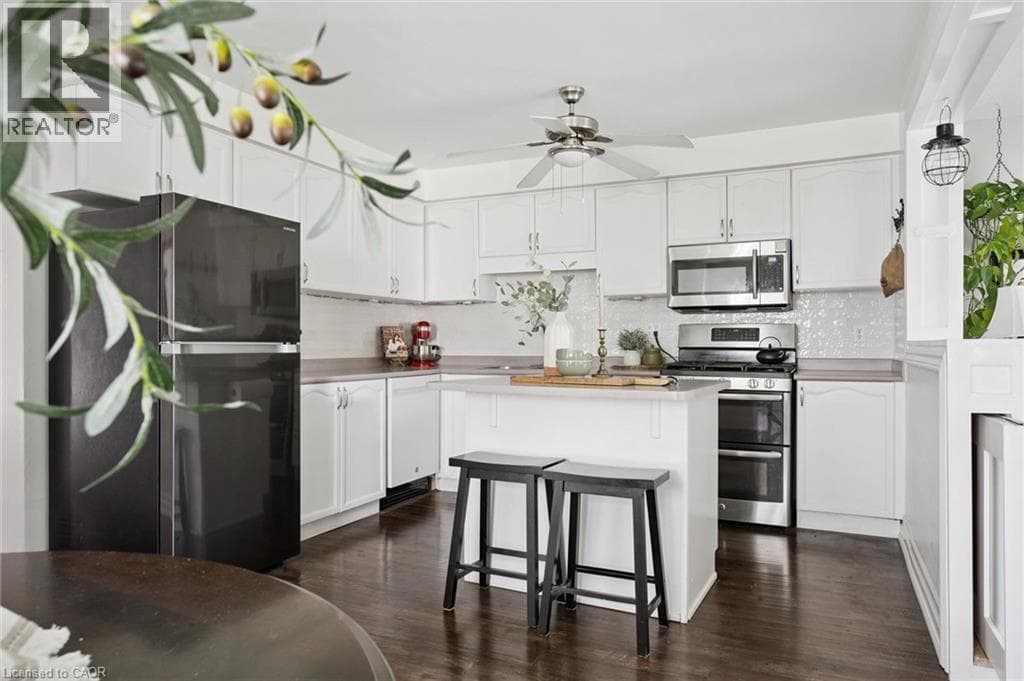 Single Family at 154 SHADOW WOOD Court, Waterloo, Ontario - Photo 7 - RE/MAX Garden City Realty