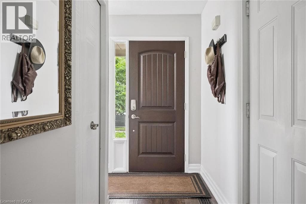 Single Family at 154 SHADOW WOOD Court, Waterloo, Ontario - Photo 4 - RE/MAX Garden City Realty