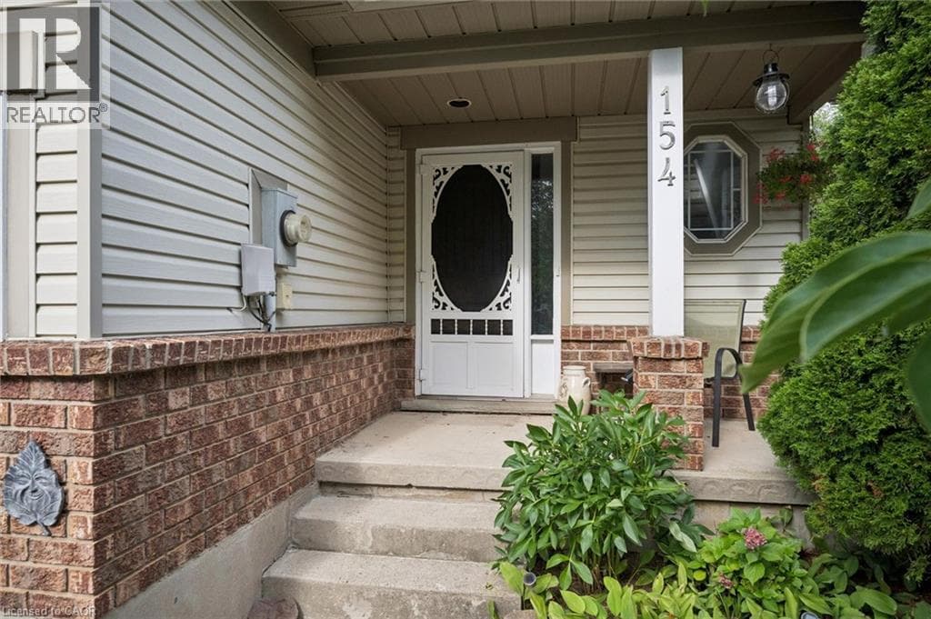 Single Family at 154 SHADOW WOOD Court, Waterloo, Ontario - Photo 3 - RE/MAX Garden City Realty