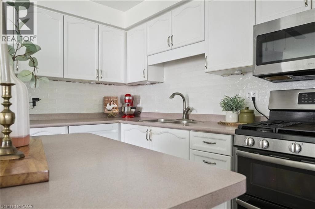 Single Family at 154 SHADOW WOOD Court, Waterloo, Ontario - Photo 9 - RE/MAX Garden City Realty