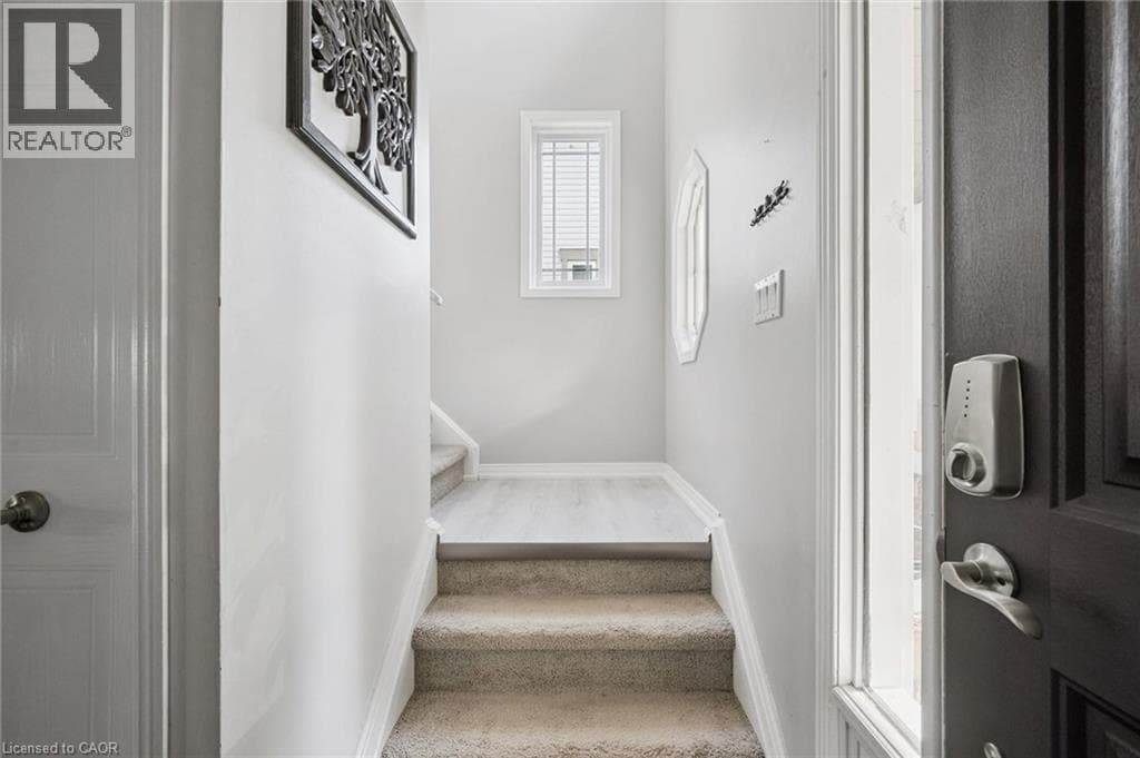 Single Family at 154 SHADOW WOOD Court, Waterloo, Ontario - Photo 5 - RE/MAX Garden City Realty