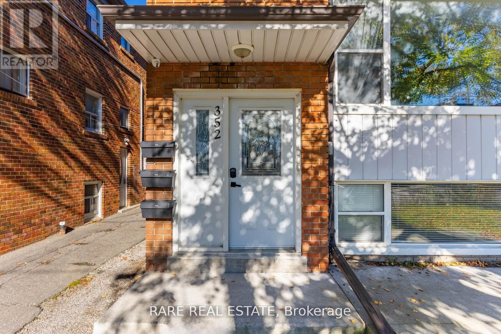 Multi-family at 1- 352 Hopewell Avenue, Toronto (Briar Hill-Belgravia), Ontario - Photo 8 - RE/MAX Garden City Realty
