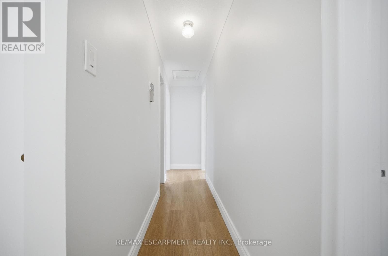 Single Family at 36 Woodelm Drive, St. Catharines (Carlton/Bunting), Ontario - Photo 9 - RE/MAX Garden City Realty