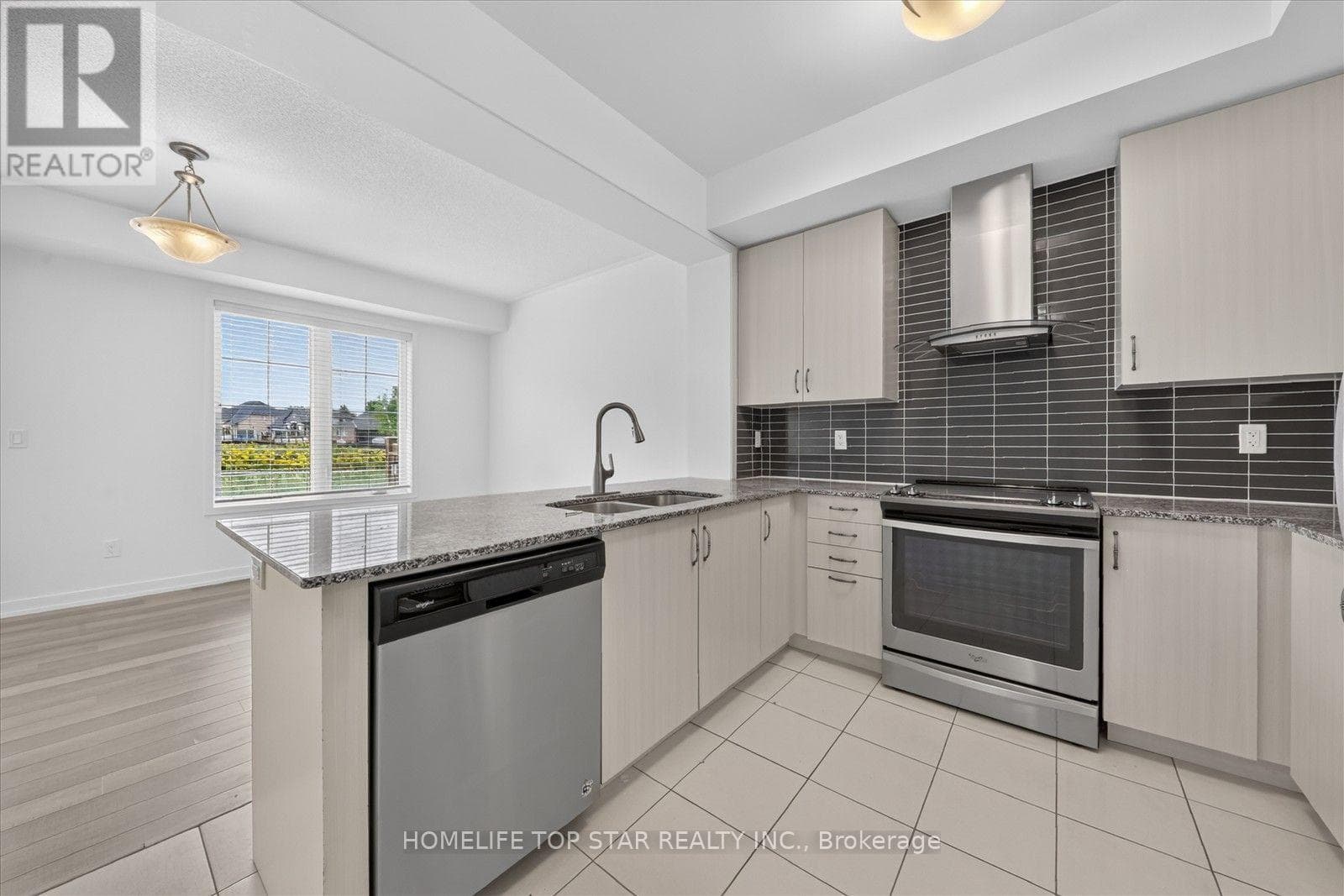 Single Family at 226 Bennett Street, Newmarket (Glenway Estates), Ontario - Photo 10 - RE/MAX Garden City Realty