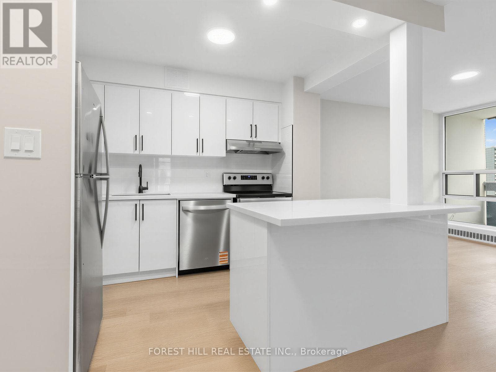 Single Family at 813- 140 Elm Ridge Drive, Toronto (Briar Hill-Belgravia), Ontario - Photo 6 - RE/MAX Garden City Realty