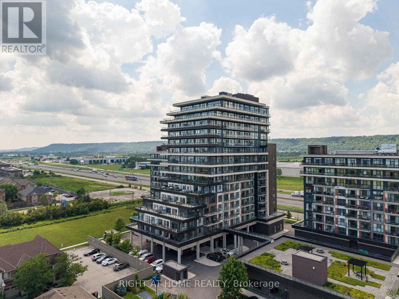 505- 550 North Service Road