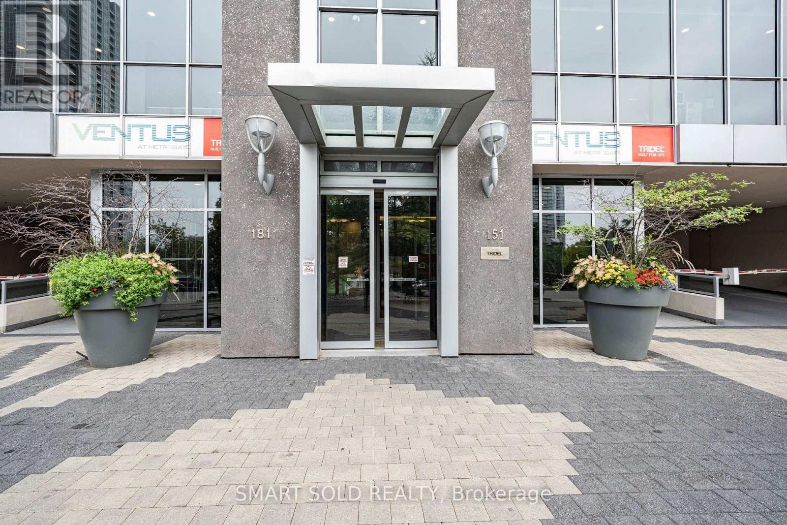 Single Family at 1621- 181 Village Green Square, Toronto (Agincourt North), Ontario - Photo 2 - RE/MAX Garden City Realty