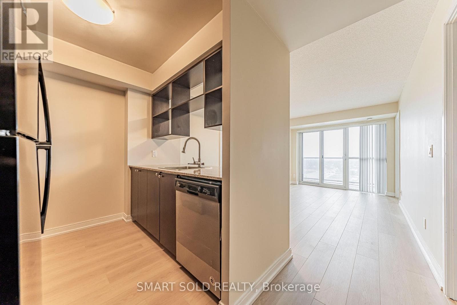 Single Family at 1621- 181 Village Green Square, Toronto (Agincourt North), Ontario - Photo 5 - RE/MAX Garden City Realty