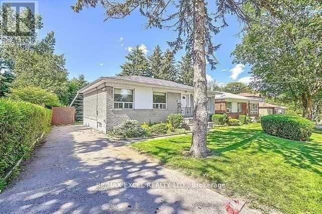 Single Family at Main- 43 Boothbay Crescent, Newmarket (Central Newmarket), Ontario - Photo 2 - RE/MAX Garden City Realty