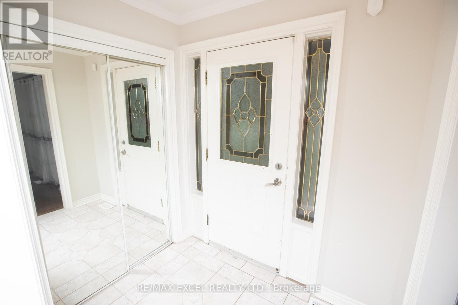 Single Family at Main Floor- 387 Crosby Avenue, Richmond Hill (Crosby), Ontario - Photo 2 - RE/MAX Garden City Realty