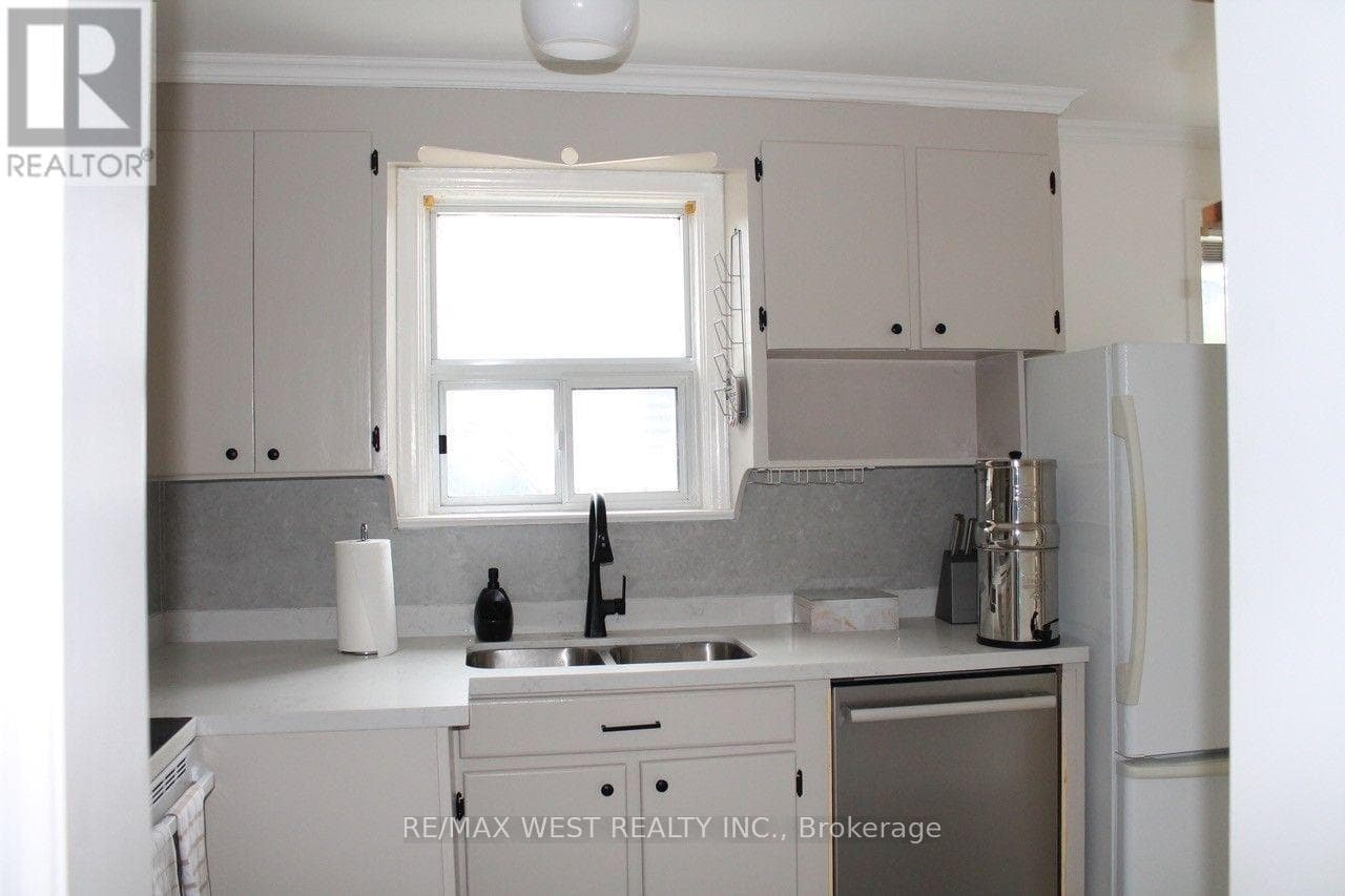 Single Family at Main- 14 Treeview Drive, Toronto (Alderwood), Ontario - Photo 7 - RE/MAX Garden City Realty