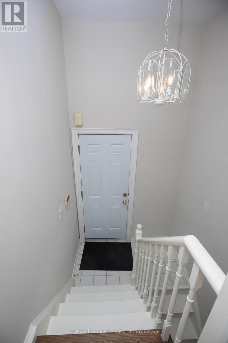 Single Family at 387 Crosby Avenue, Richmond Hill (Crosby), Ontario - Photo 3 - RE/MAX Garden City Realty