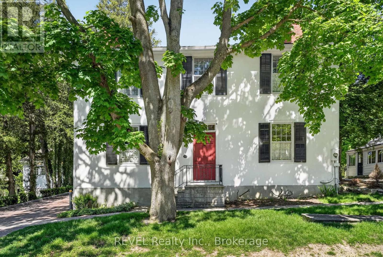 235 Simcoe Street