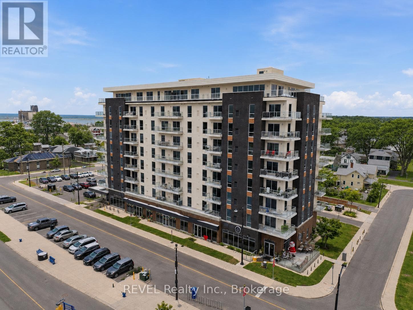 605- 118 West Street