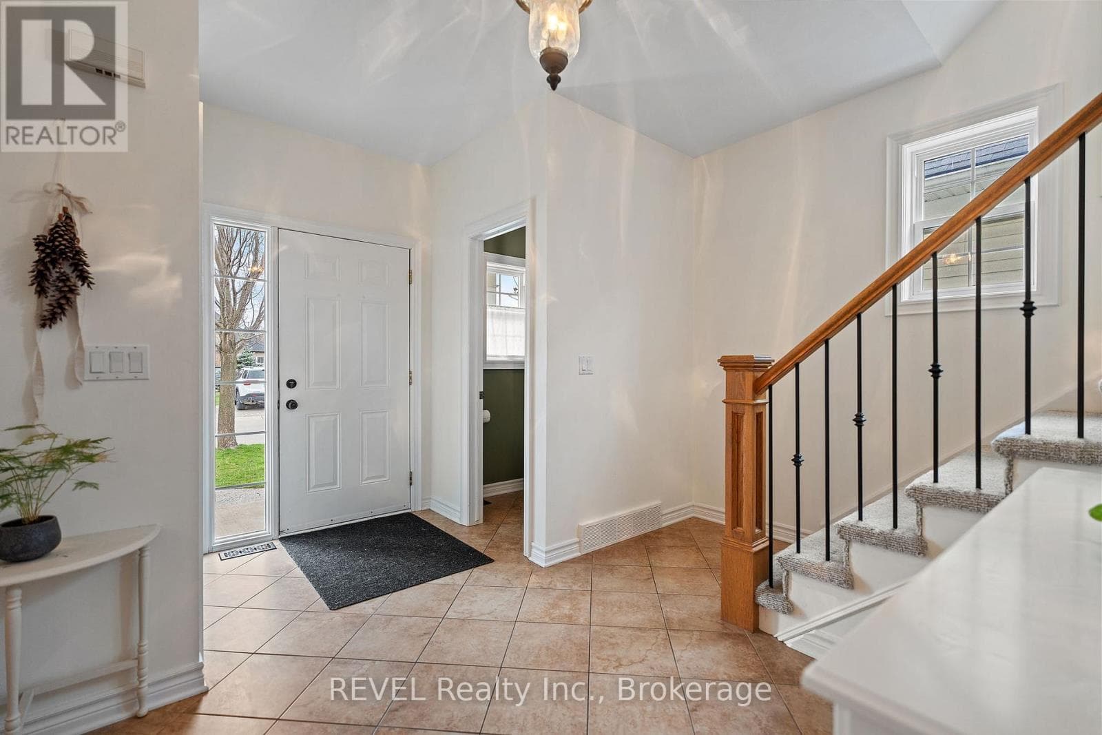 Single Family at 46 Pinot Trail, Niagara-on-the-Lake (Virgil), Ontario - Photo 7 - RE/MAX Garden City Realty