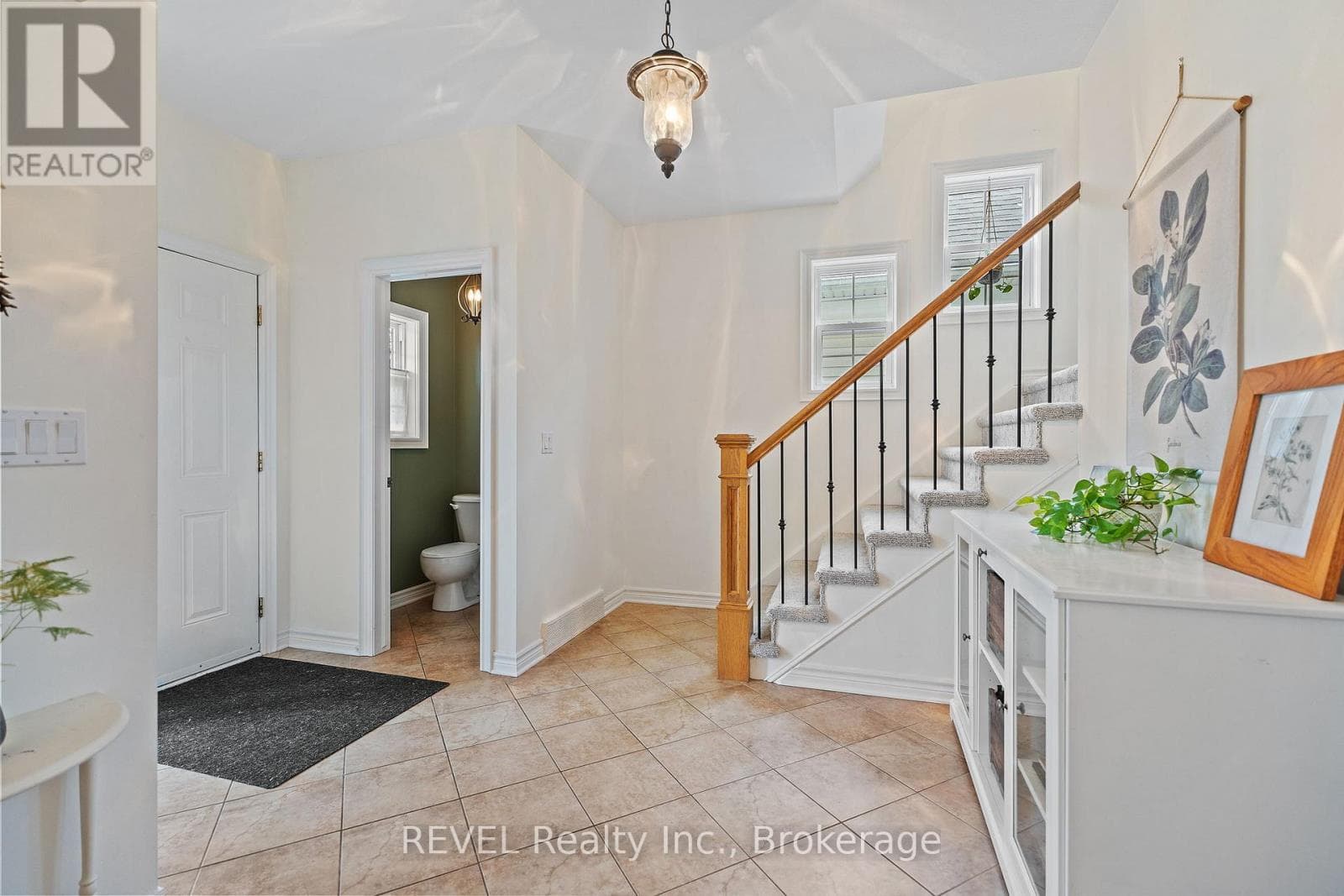Single Family at 46 Pinot Trail, Niagara-on-the-Lake (Virgil), Ontario - Photo 8 - RE/MAX Garden City Realty
