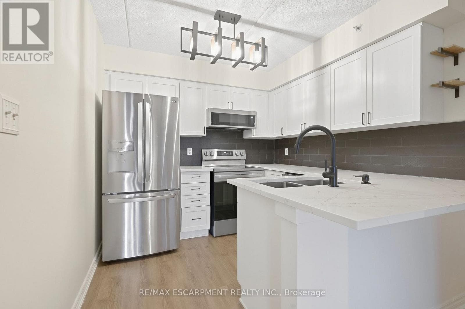 Single Family at 306- 2055 Appleby Line, Burlington (Uptown), Ontario - Photo 10 - RE/MAX Garden City Realty