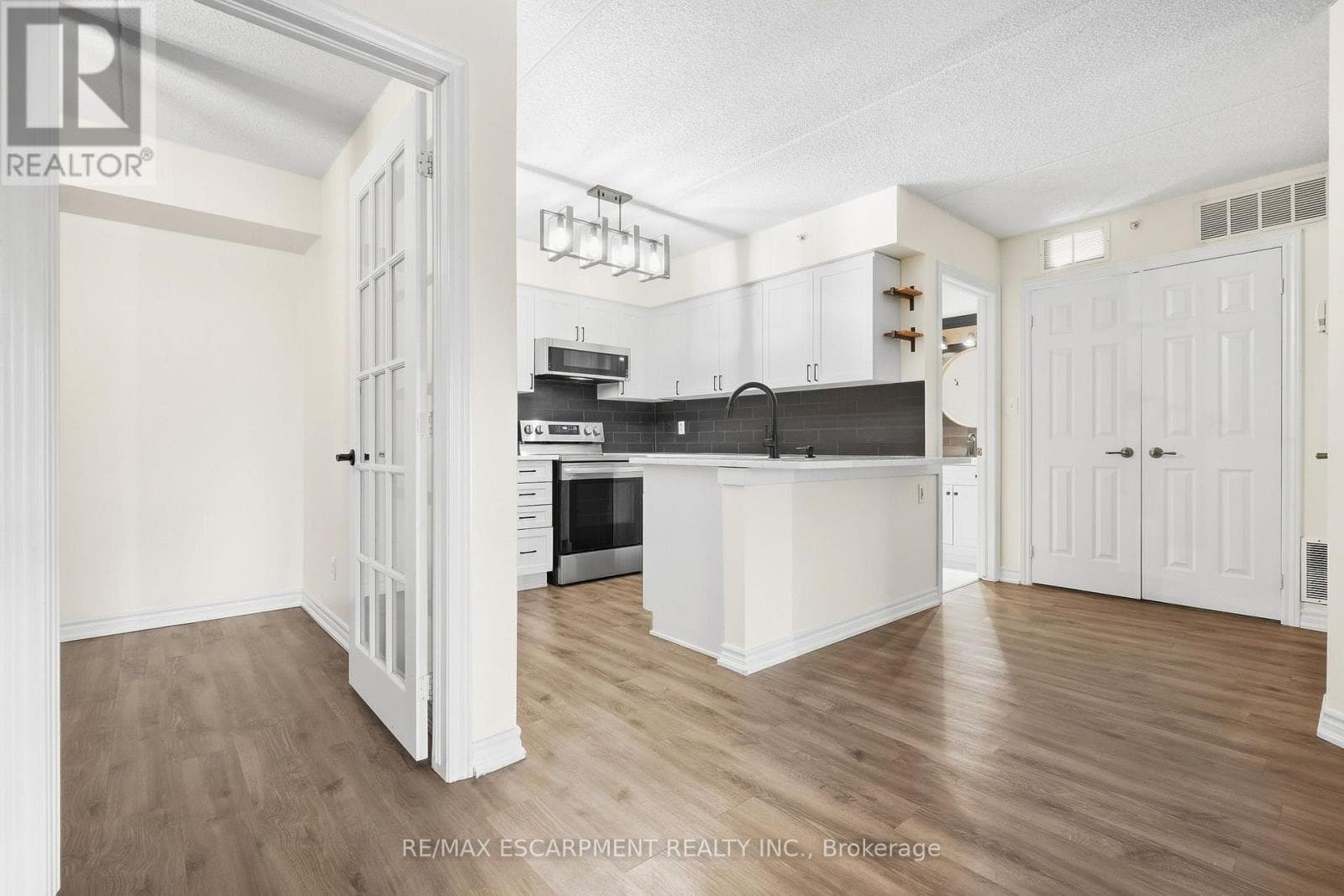 Single Family at 306- 2055 Appleby Line, Burlington (Uptown), Ontario - Photo 6 - RE/MAX Garden City Realty