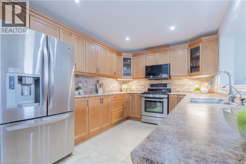 Single Family at 178 HUCK Crescent, Kitchener, Ontario - Photo 9 - RE/MAX Garden City Realty