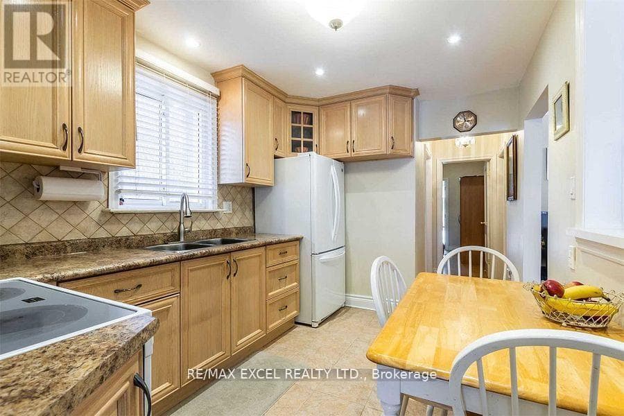 Single Family at 416 Rimilton Avenue, Toronto (Alderwood), Ontario - Photo 7 - RE/MAX Garden City Realty