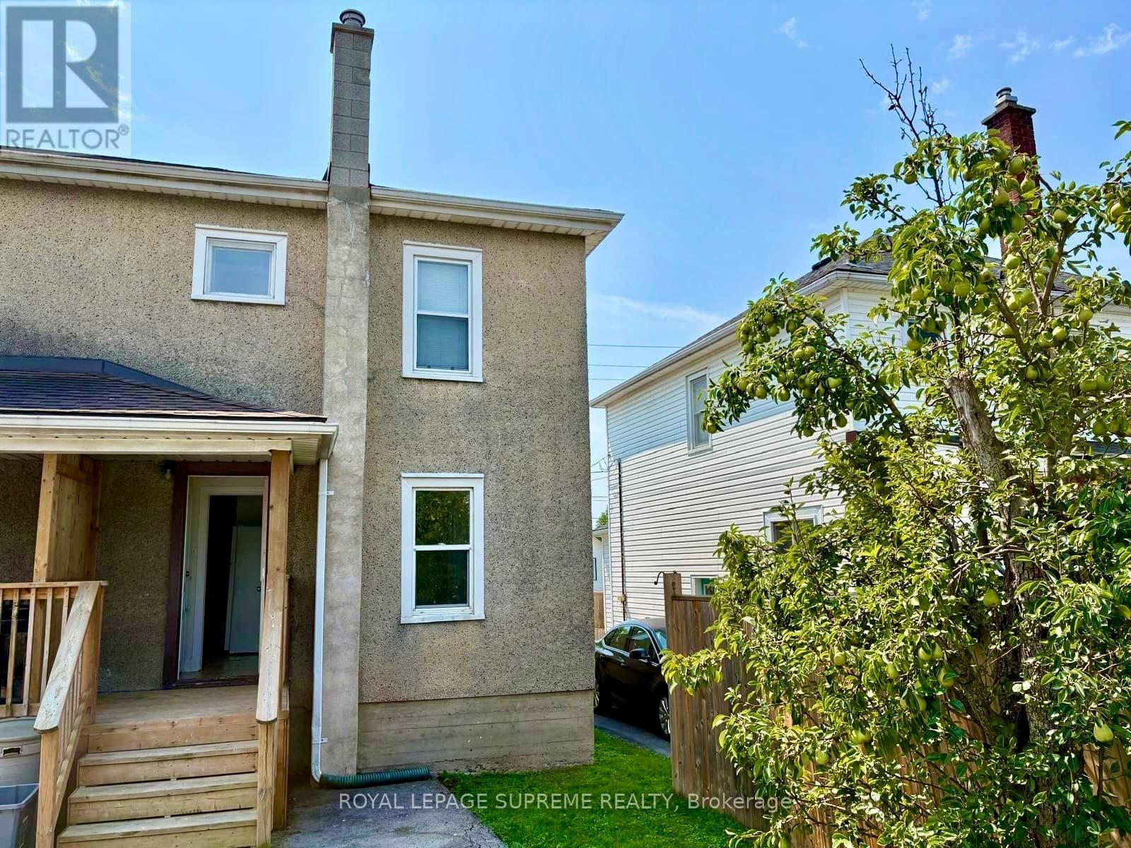 Multi-family at Main Floor- 30 Fourth Street, Welland (Lincoln/Crowland), Ontario - Photo 6 - RE/MAX Garden City Realty