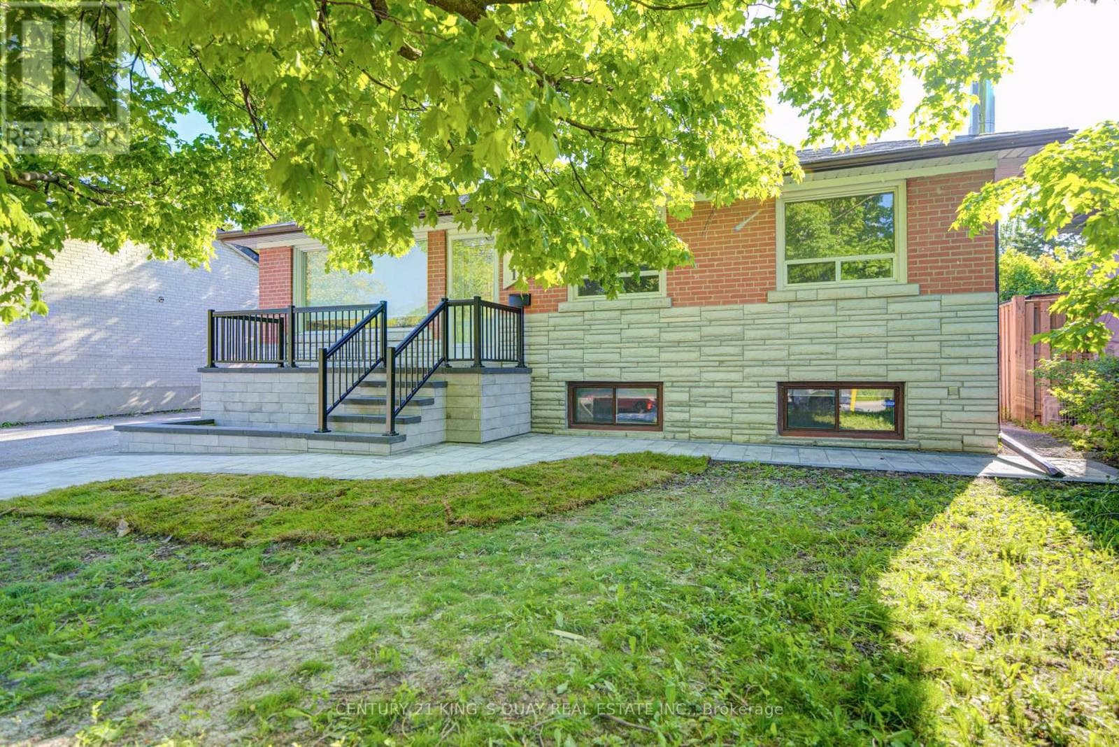 Single Family at Main Floor- 176 Felix Road, Richmond Hill (Crosby), Ontario - Photo 2 - RE/MAX Garden City Realty