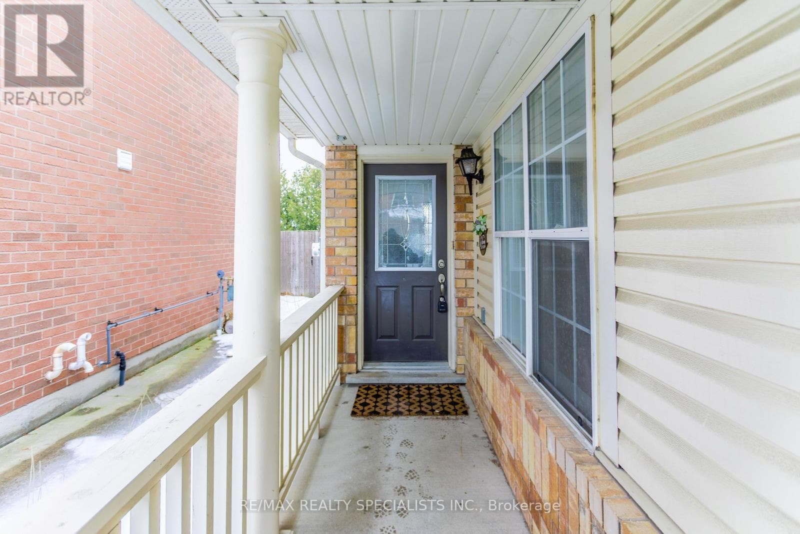 Single Family at 511 Collis Court, Milton (CL Clarke), Ontario - Photo 4 - RE/MAX Garden City Realty