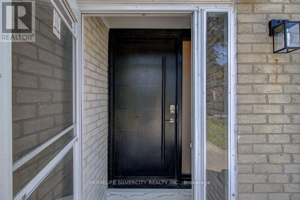 Single Family at 17 Rooksnest Trail, Toronto (Agincourt North), Ontario - Photo 5 - RE/MAX Garden City Realty