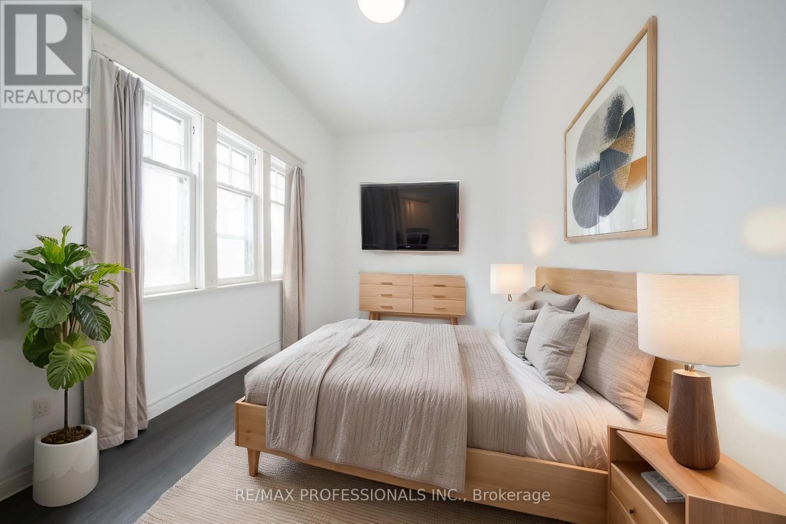Single Family at MAIN- 174 Thirtieth Street, Toronto (Alderwood), Ontario - Photo 2 - RE/MAX Garden City Realty