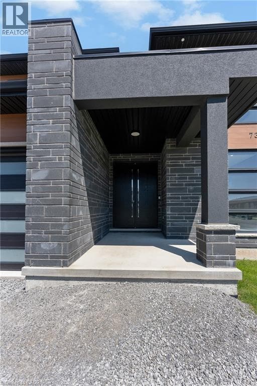 Single Family at 7365 JONATHAN Drive, Niagara Falls, Ontario - Photo 4 - RE/MAX Garden City Realty
