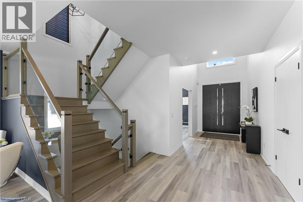 Single Family at 7365 JONATHAN Drive, Niagara Falls, Ontario - Photo 7 - RE/MAX Garden City Realty