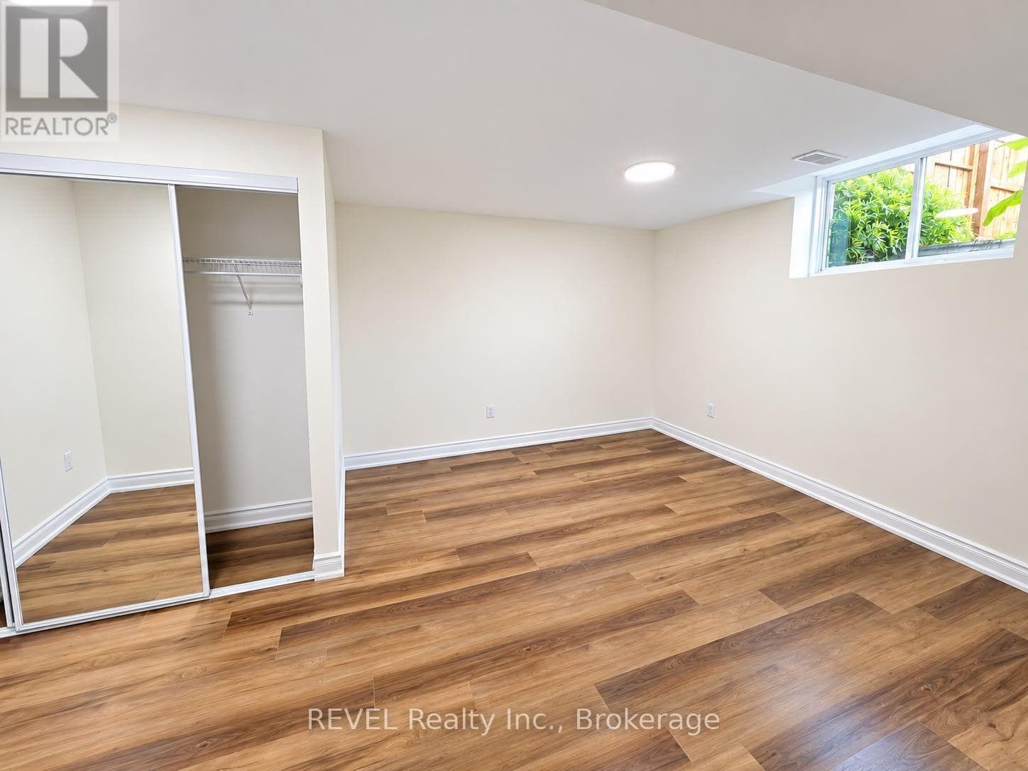 Single Family at LOWER- 15 IRONWOOD Court, Thorold (Confederation Heights), Ontario - Photo 6 - RE/MAX Garden City Realty