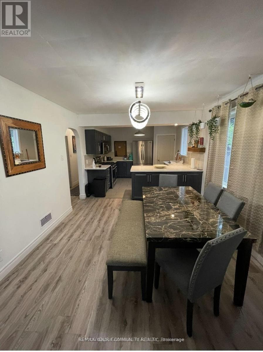 Single Family at 3813 St Peter Avenue, Niagara Falls (Stamford), Ontario - Photo 5 - RE/MAX Garden City Realty