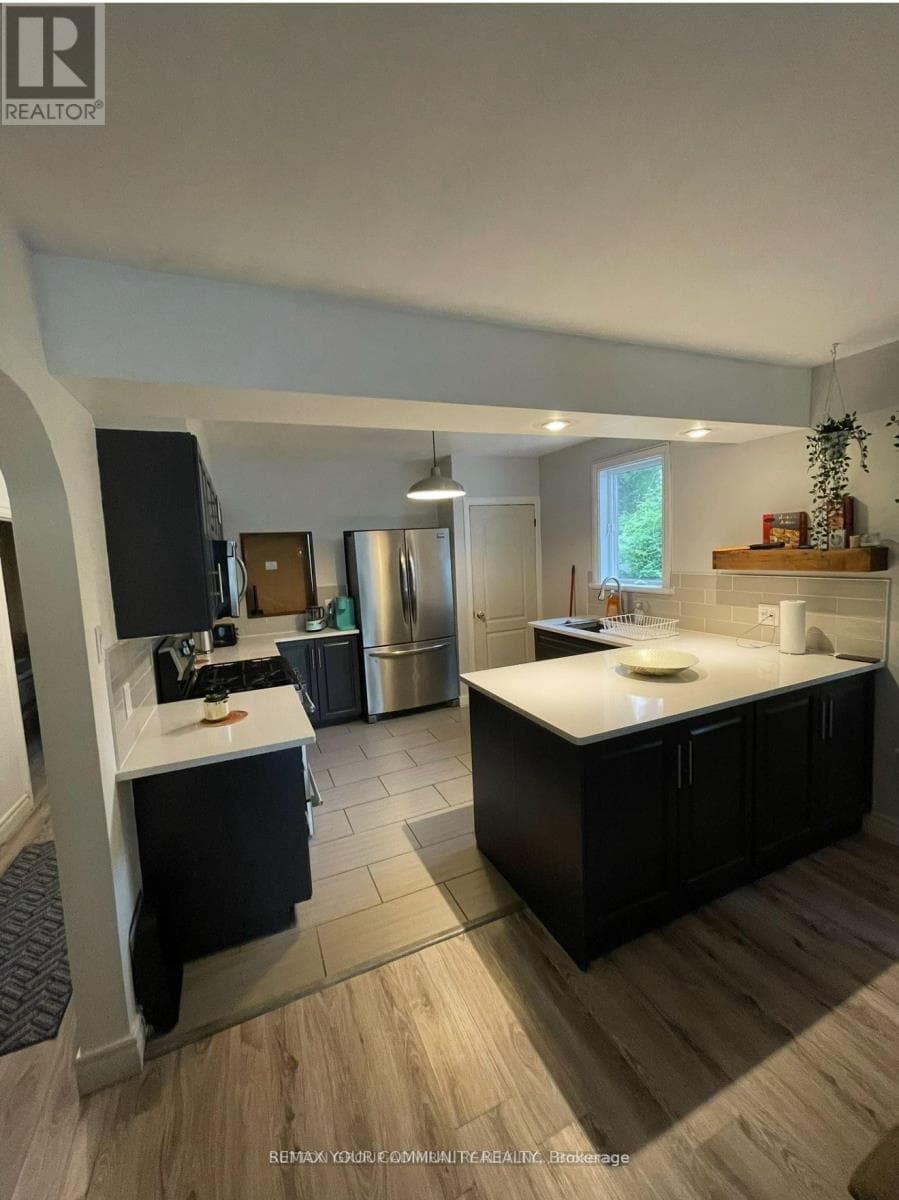 Single Family at 3813 St Peter Avenue, Niagara Falls (Stamford), Ontario - Photo 6 - RE/MAX Garden City Realty