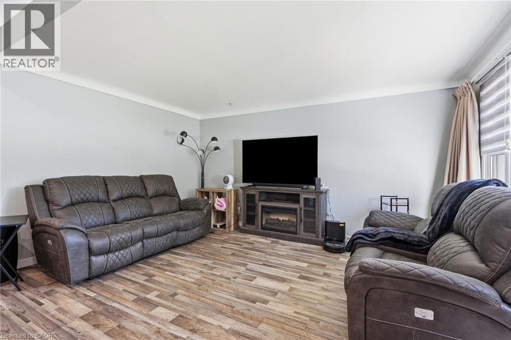Single Family at 287 SANTONE Avenue, Welland, Ontario - Photo 5 - RE/MAX Garden City Realty
