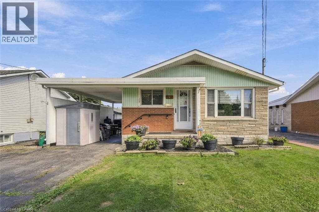 Single Family at 287 SANTONE Avenue, Welland, Ontario - Photo 2 - RE/MAX Garden City Realty