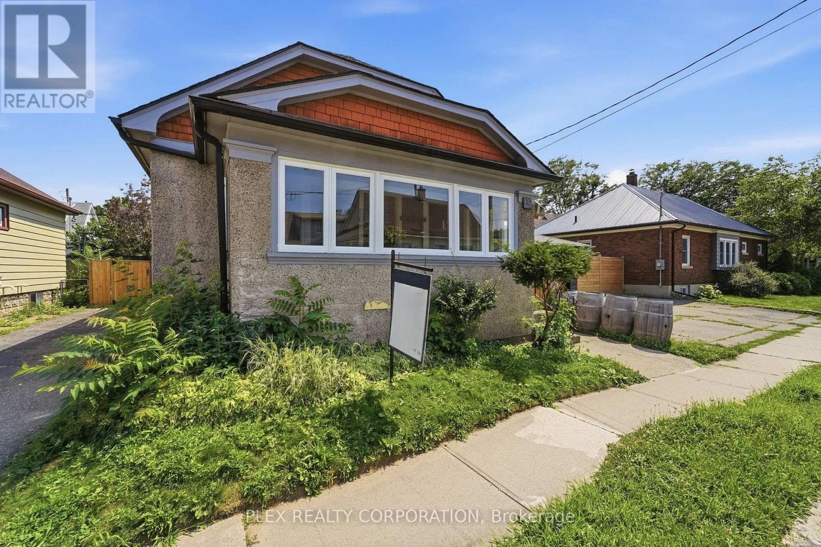 Single Family at 102 Beech Street, St. Catharines (Downtown), Ontario - Photo 2 - RE/MAX Garden City Realty