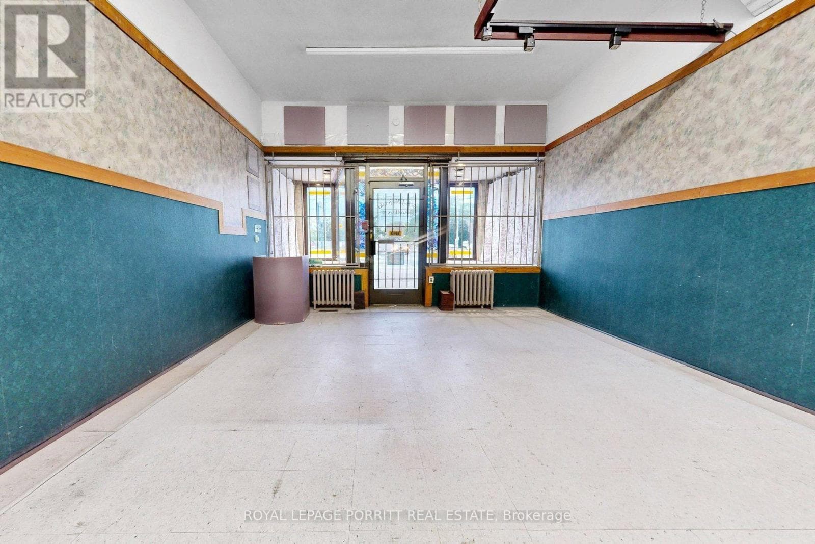 Retail at 3467 Lake Shore Boulevard, Toronto (Long Branch), Ontario - Photo 7 - RE/MAX Garden City Realty