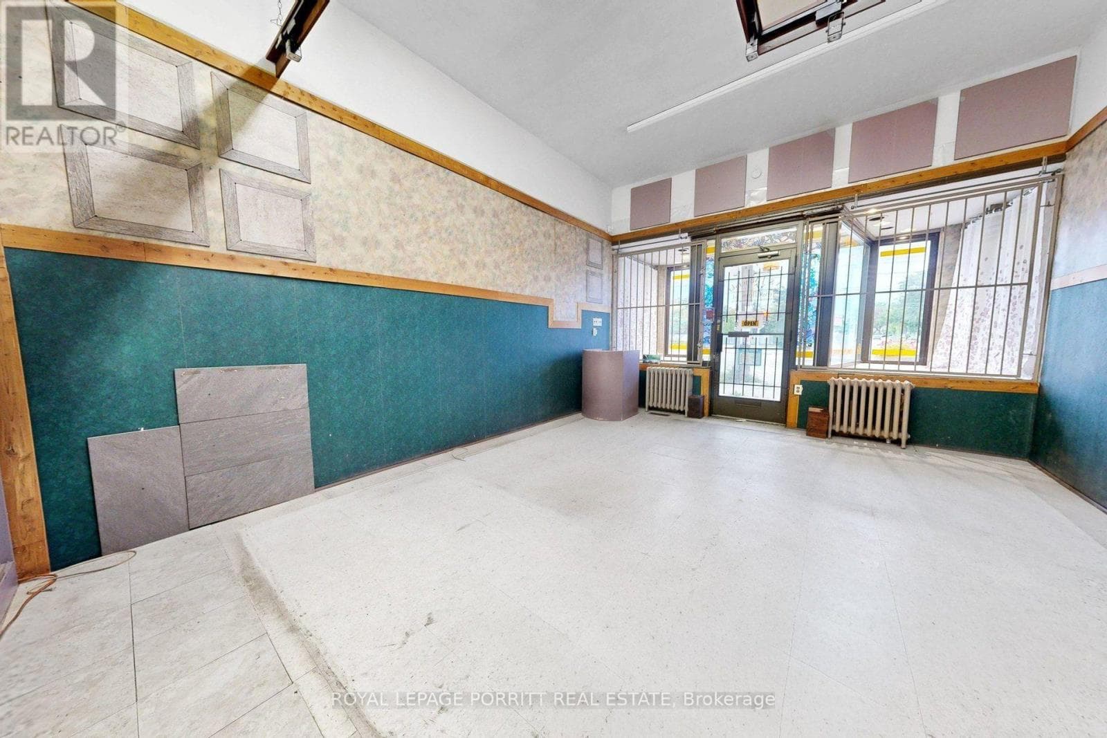Retail at 3467 Lake Shore Boulevard, Toronto (Long Branch), Ontario - Photo 9 - RE/MAX Garden City Realty