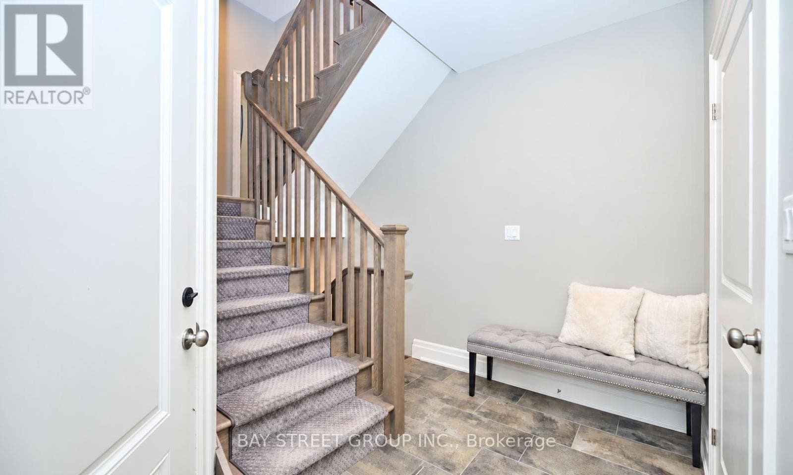Single Family at 6 St. Andrews Lane, Niagara-on-the-Lake (Town), Ontario - Photo 5 - RE/MAX Garden City Realty