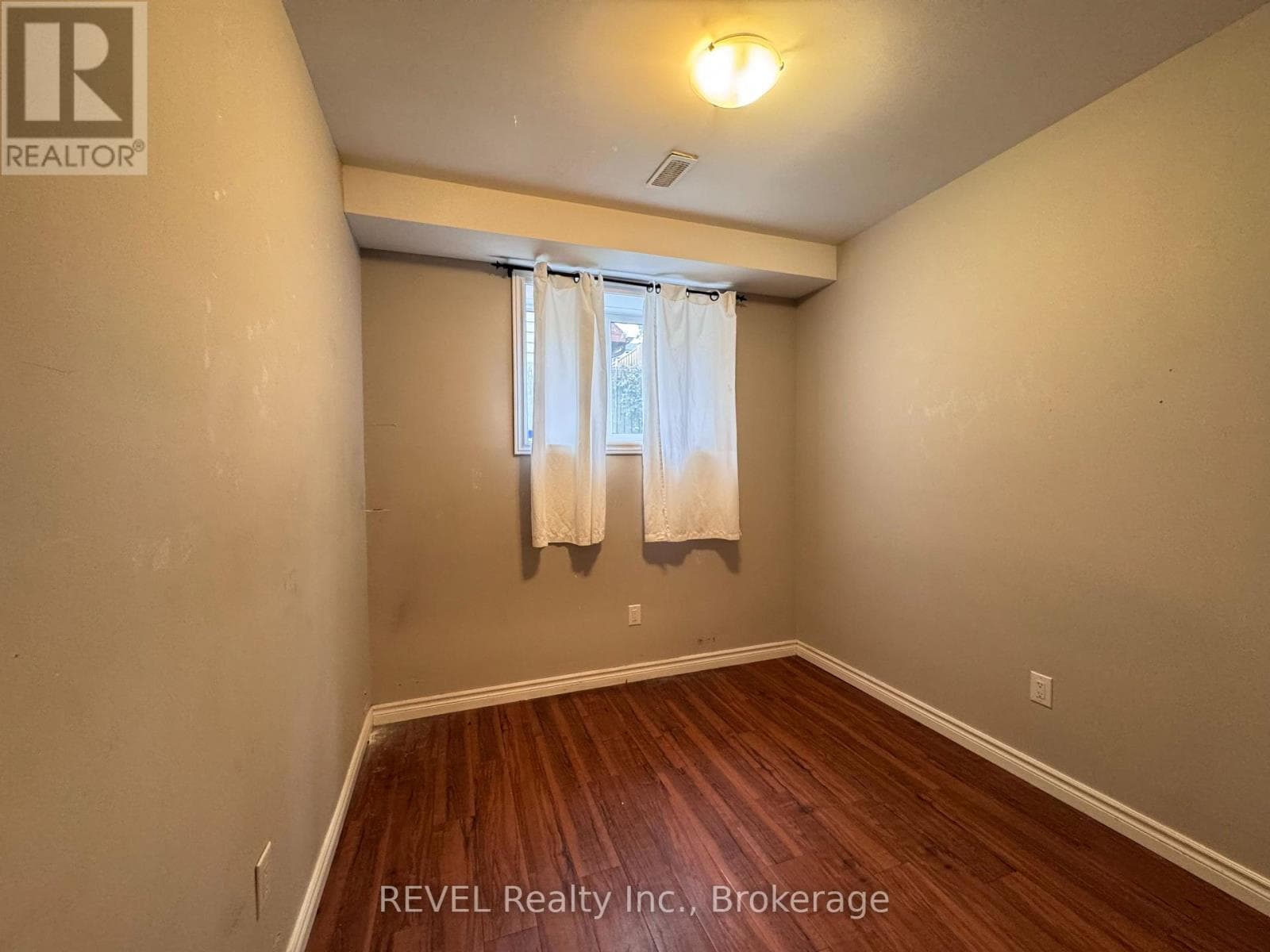 Single Family at 438 MCALPINE Avenue, Welland (Welland Downtown), Ontario - Photo 8 - RE/MAX Garden City Realty