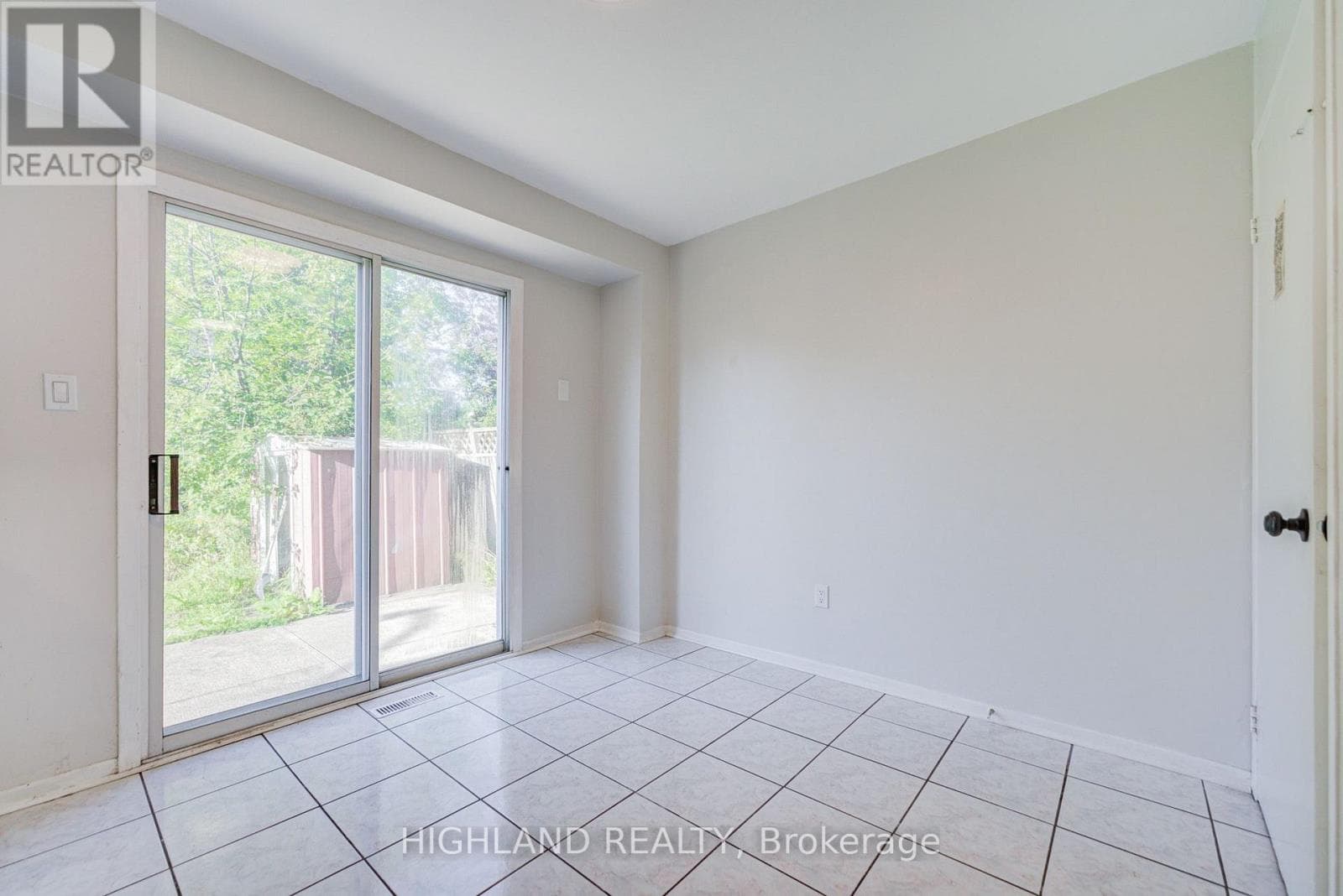 Single Family at 2032 Glenada Crescent, Oakville (WC Wedgewood Creek), Ontario - Photo 10 - RE/MAX Garden City Realty