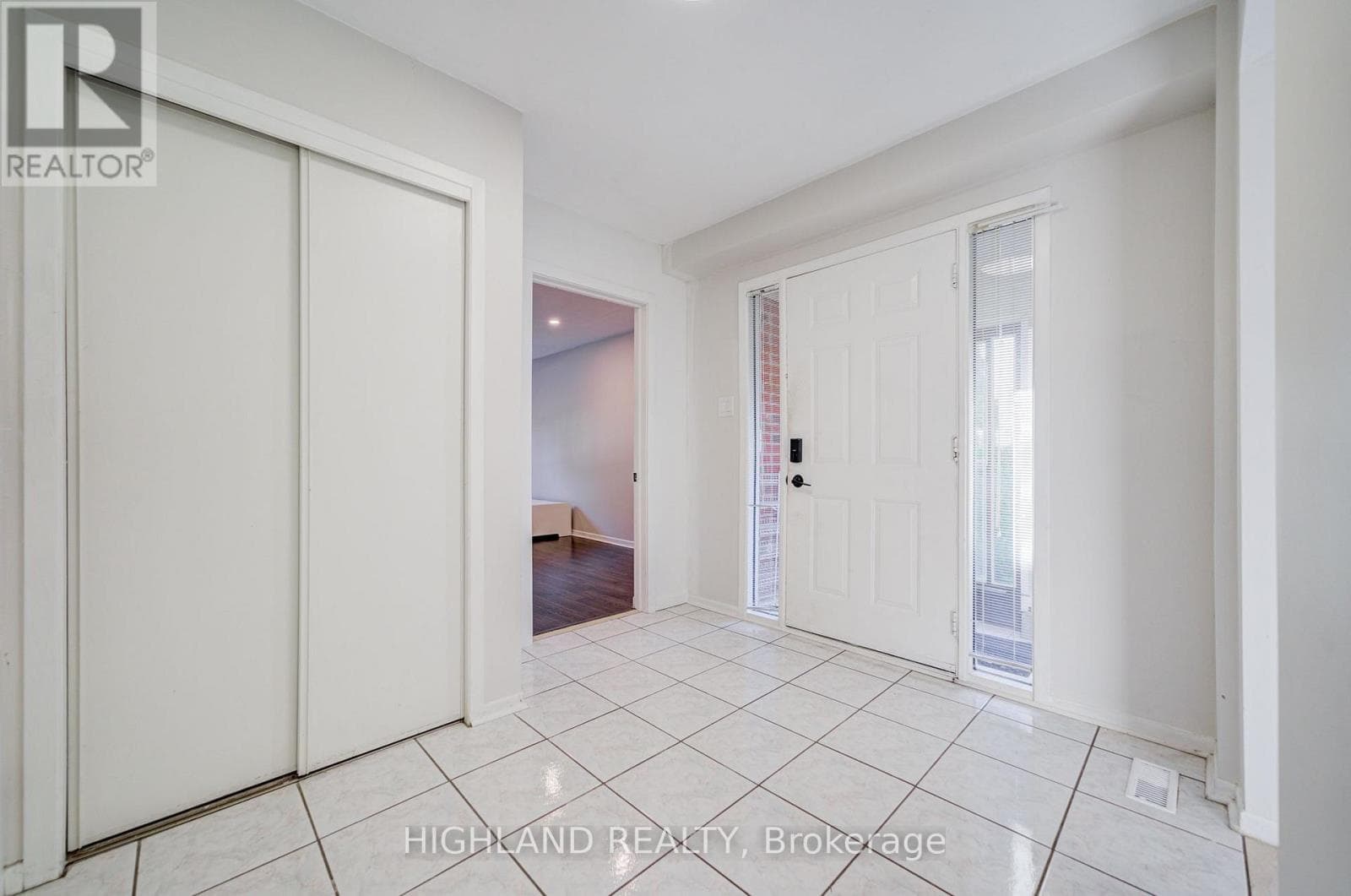 Single Family at 2032 Glenada Crescent, Oakville (WC Wedgewood Creek), Ontario - Photo 2 - RE/MAX Garden City Realty