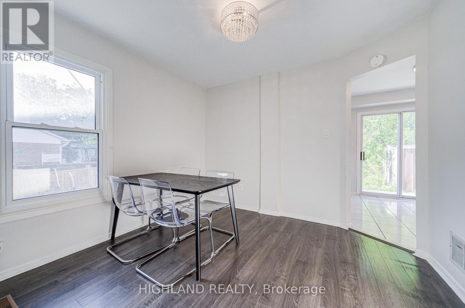Single Family at 2032 Glenada Crescent, Oakville (WC Wedgewood Creek), Ontario - Photo 5 - RE/MAX Garden City Realty