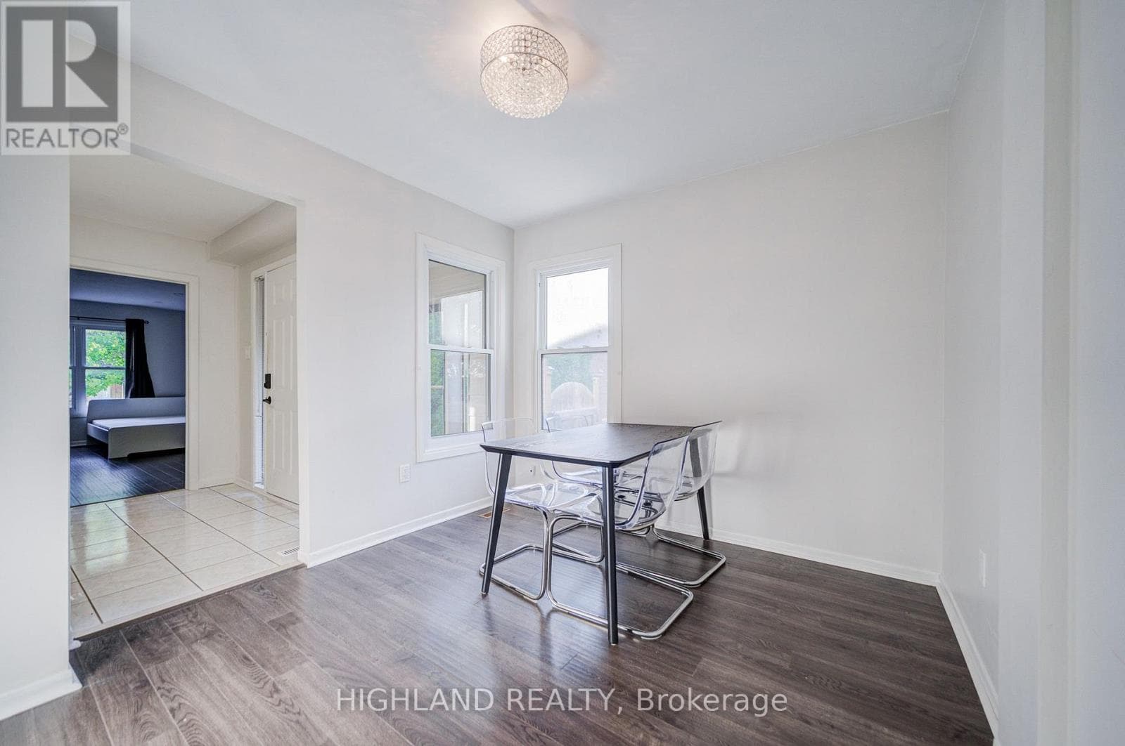Single Family at 2032 Glenada Crescent, Oakville (WC Wedgewood Creek), Ontario - Photo 6 - RE/MAX Garden City Realty