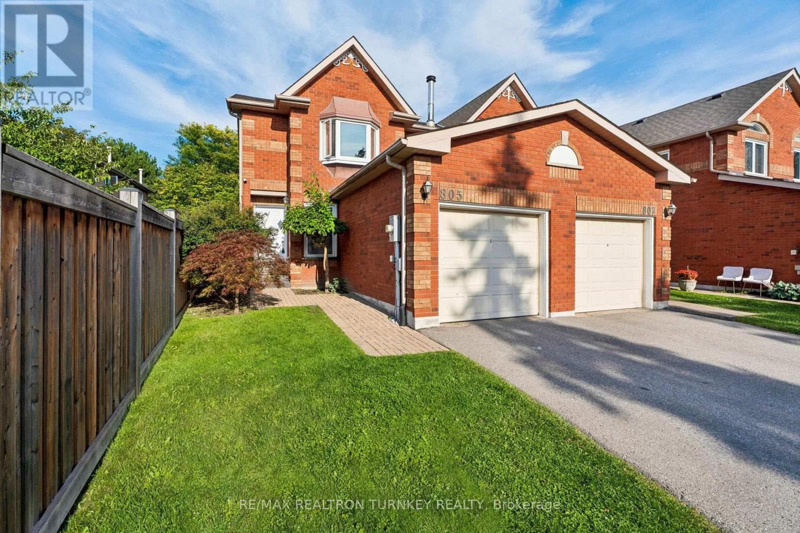 805 Playter Crescent
