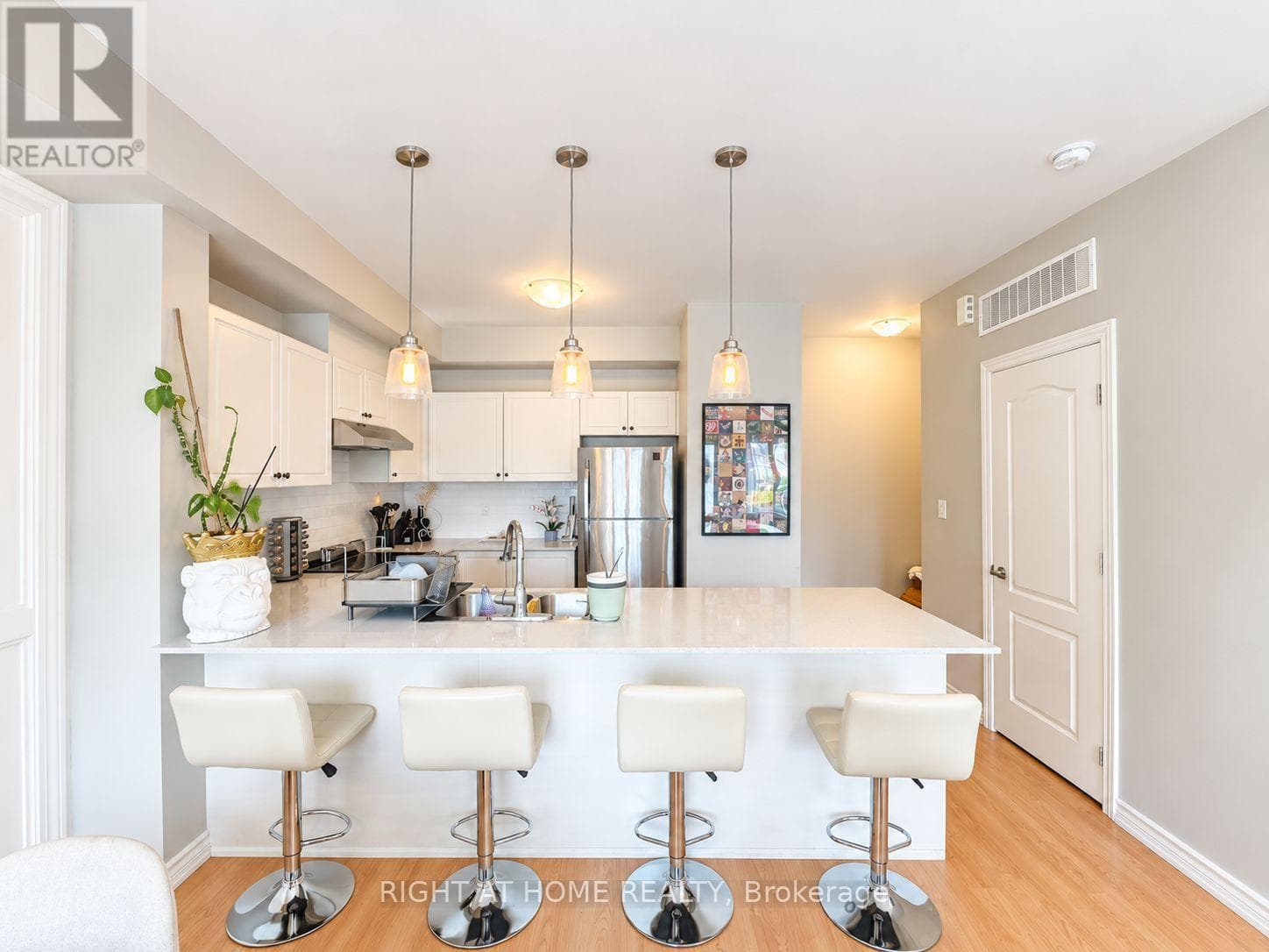 Single Family at 40-03- 2420 Baronwood Drive, Oakville (WM Westmount), Ontario - Photo 3 - RE/MAX Garden City Realty